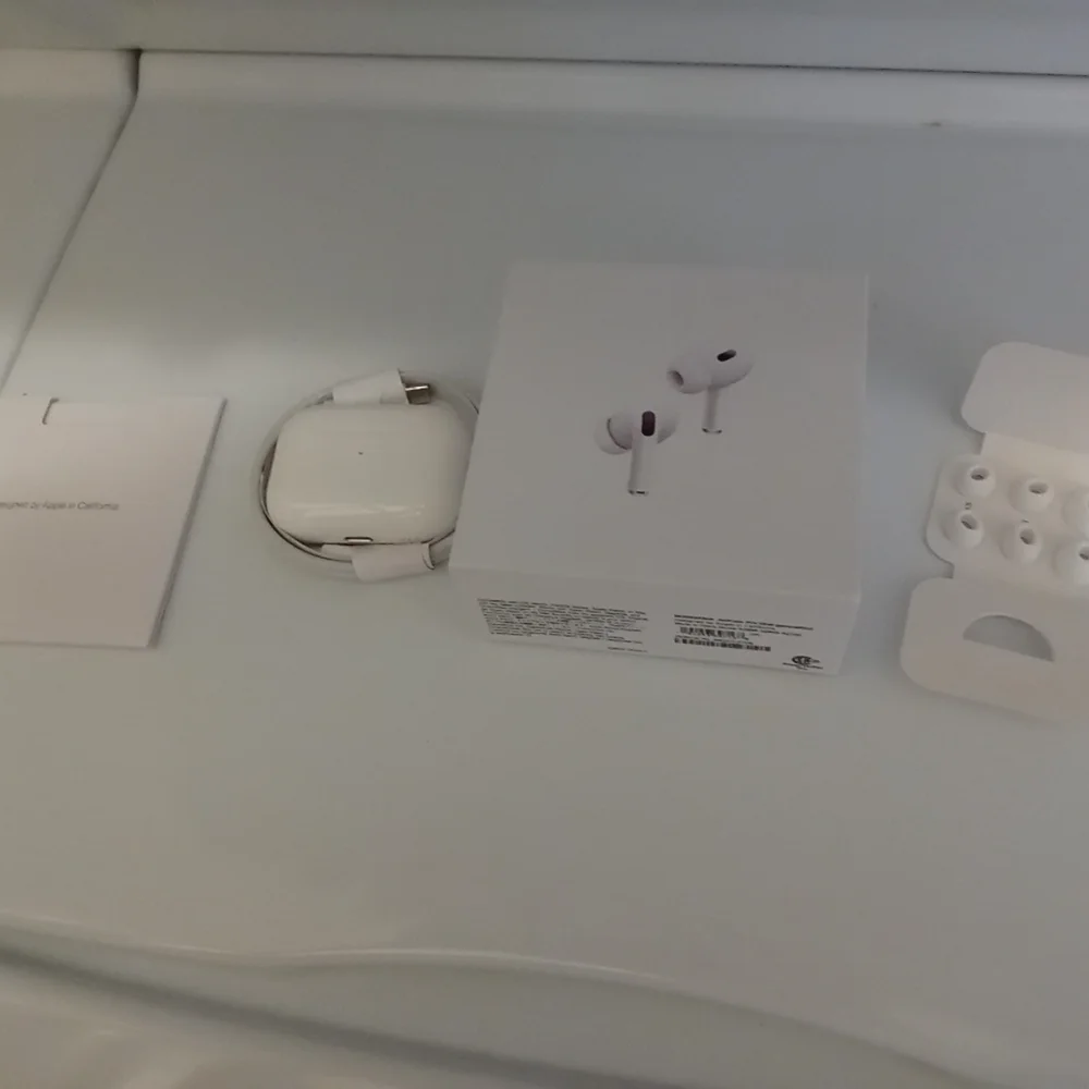 Apple White Wireless Earbuds